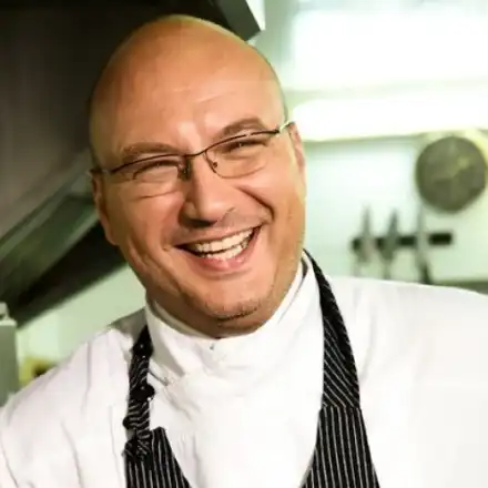 Мощен джип подкара синът на шеф Манчев