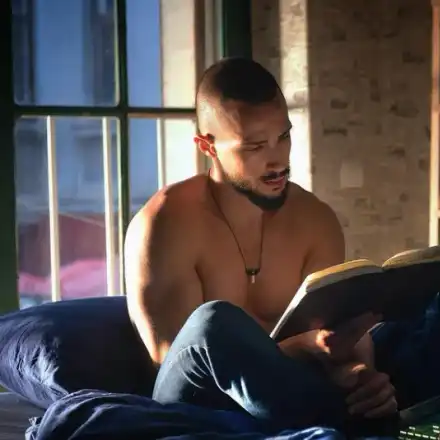 Наум Шопов купува апартамент за половин милион с пари от снимки в интернет