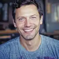 Орлин Павлов не се отлепя от телевизора