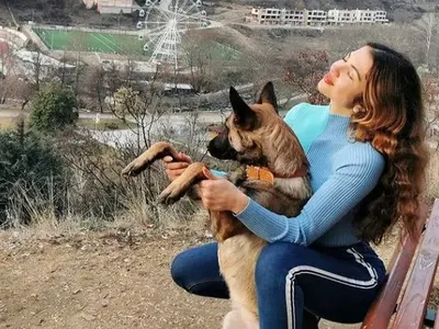 Райна се отчая, че не може да си намери мъж! Взе си ново куче