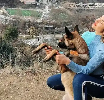 Райна се отчая, че не може да си намери мъж! Взе си ново куче