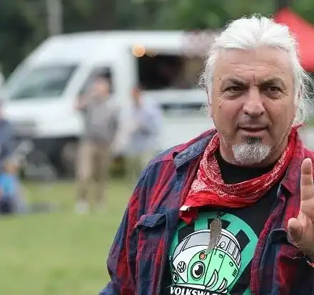 Разнобой в арт гилдията:  Васко Кръпката не иска руската ваксина,  Грета Ганчева вярва на „Спутник“ V, Софка: Няма да се ваксинирам, колкото години изкарам - толкова