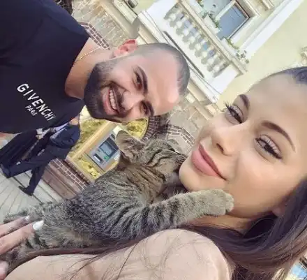 Ричи, който пласираше опасния „Липовон”, отърва  затвора и си хвана гадже