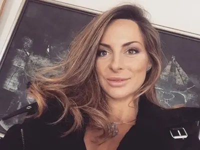 Родни красавици разпродават старите си дрехи