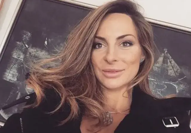 Родни красавици разпродават старите си дрехи