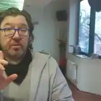 Шеф Петров развя буйна грива