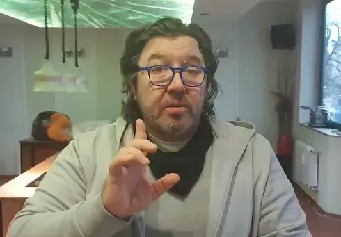Шеф Петров развя буйна грива