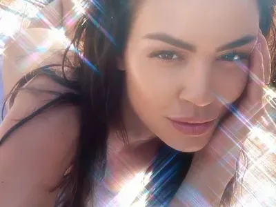 Щерката на Димитър Цонев с нов проект в интернет - „Приключенията на Деси Цонева”