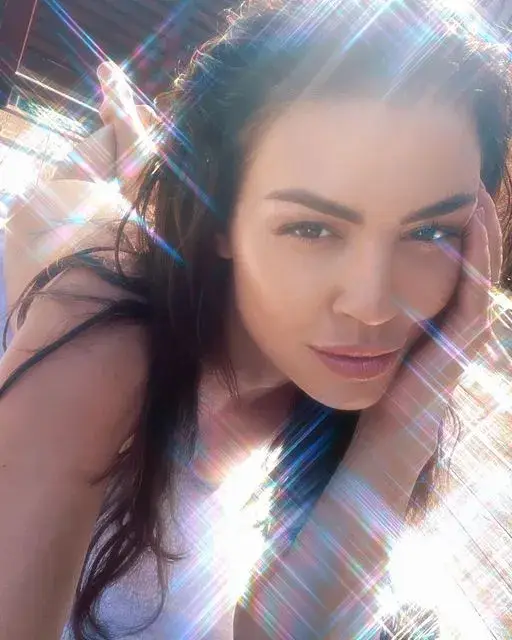 Щерката на Димитър Цонев с нов проект в интернет - „Приключенията на Деси Цонева”