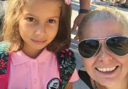 Щерката на Ласкин страда за него