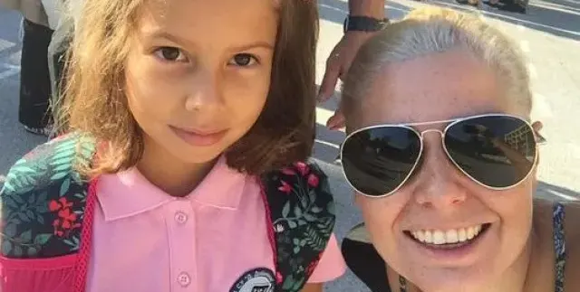 Щерката на Ласкин страда за него