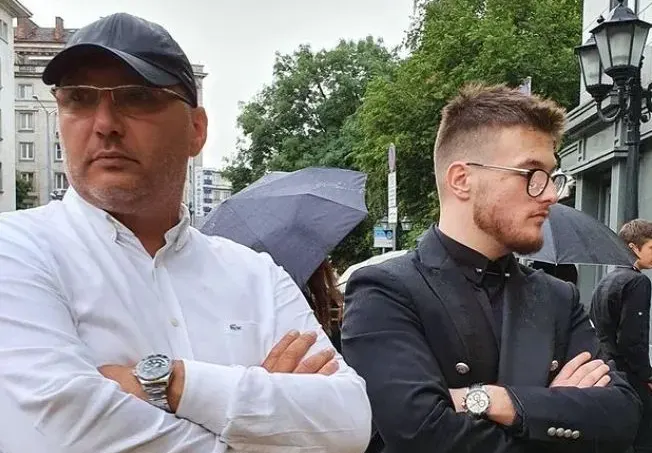 Синът на шеф Манчев с нов джип!