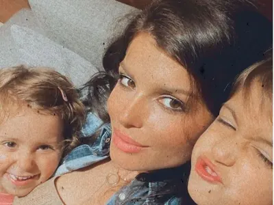 Славена Вътова гледа децата надолу с главата! (Вижте СНИМКИ)