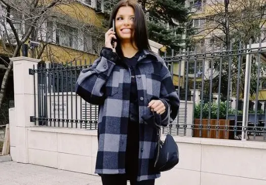 Славена Вътова мъкне тежки торби на пазар (Снимки)