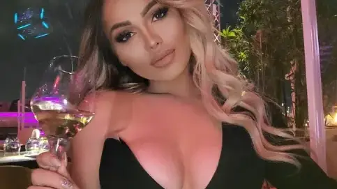 След дъртия турчин: Нора Недкова се кротна до ново гадже