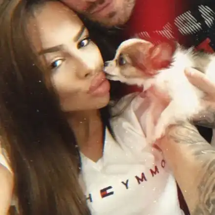 Сузанита запозна поредното гадже с родата, пак е в Турция за корекции (Снимки)