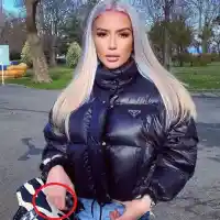 Тита с годежен пръстен от MMA боец