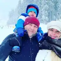 Тоца прави сина си скиор!