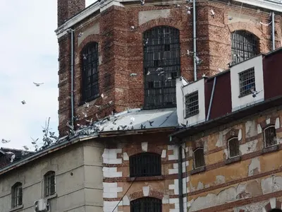 В Софийския затвор борят COVID-19 с железни мерки и дисциплина