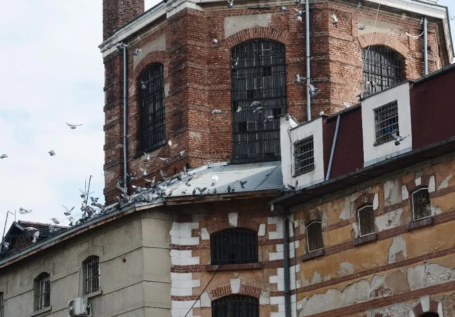 В Софийския затвор борят COVID-19 с железни мерки и дисциплина