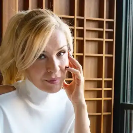 Валят честитки за внучката на Гала