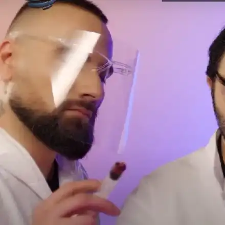 Възпяха ваксината в КЮЧЕК! Вижте скандалния текст