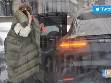 Вдовицата на Фатик ШАШНА със стайлинг! Адриана Тюркмен с яке за трима (СНИМКИ)