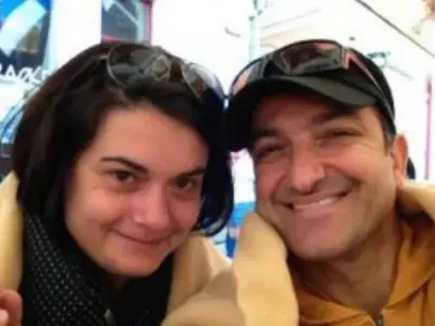 Зуека глези жена си с нов мини купър (Режисьорката Анна се радва и на домашни помощници)