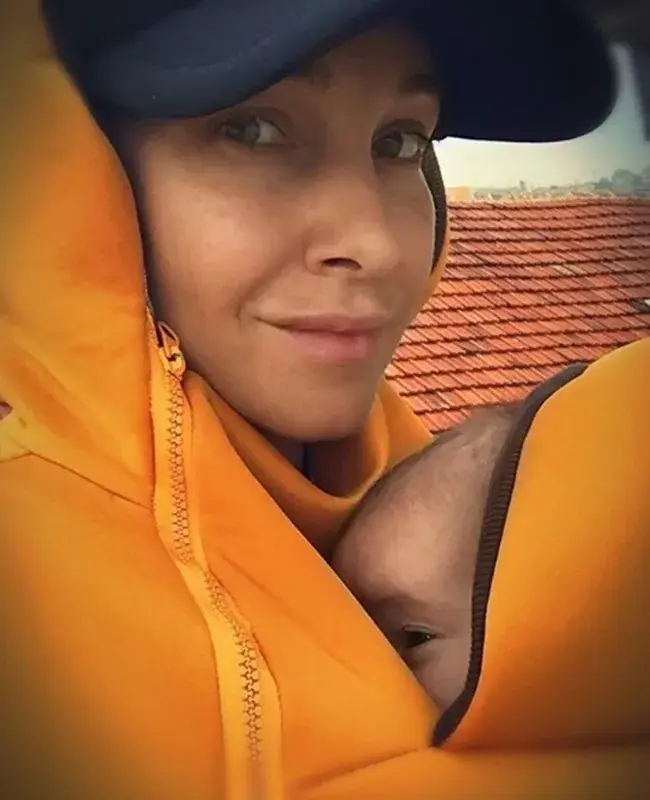 Алекс Раева разкри как си прикрива мустака