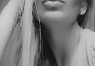 Анелия стана брюнетка