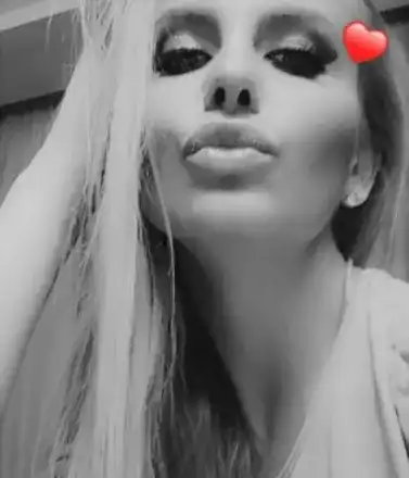 Анелия стана брюнетка