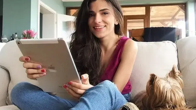 Банда Банда се разхожда дибидюс пред колеги на гаджето си