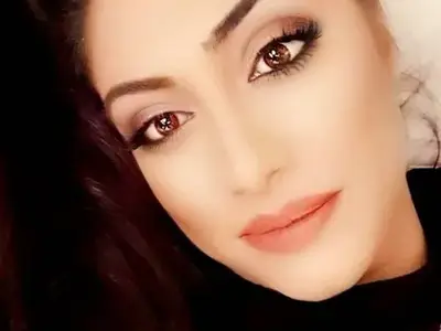 Болната от COVID-19 Роксана: Плача и пия по 9 хапчета на ден