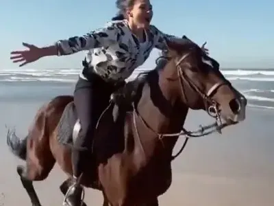 Цеци Красимирова язди без ръце