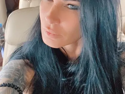 Цеци Красимирова празнува ЧРД с 1002 рози и без любимия си Майкъл