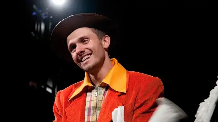 Деян Ангелов подкара тузарско BMW! Братът близнак на Дарин Ангелов преболедува Ковид-19 и не носи маска