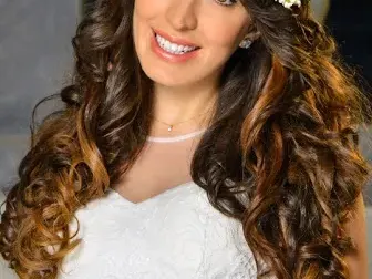 Дения Пенчева готви в Черешката с гривна с диаманти