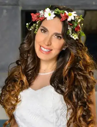 Дения Пенчева готви в Черешката с гривна с диаманти