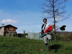 Део стана градинар, строи оранжерия