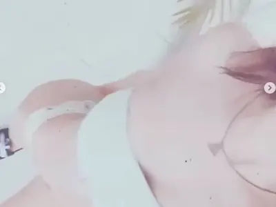 Детето-чудо порасна! Крисия подпали мрежата със СНИМКИ по бански