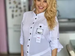 Ева Веселинова си нае чистачка