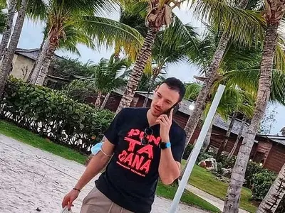 ФОТО ФЕЙЛ! Дани Петканов се изложи с паласки и сланинки по корема! (Фенове: Това ли ти е фитнес режима?!)