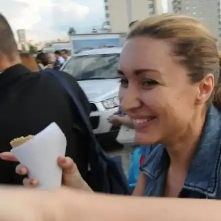 Галя от Каризма заряза музиката, превърна се в домашна готвачка (Певицата избяга на село)