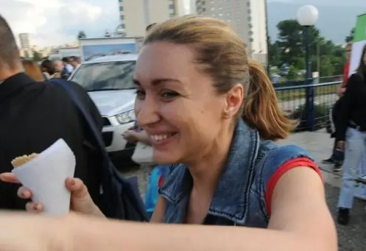 Галя от Каризма заряза музиката, превърна се в домашна готвачка (Певицата избяга на село)