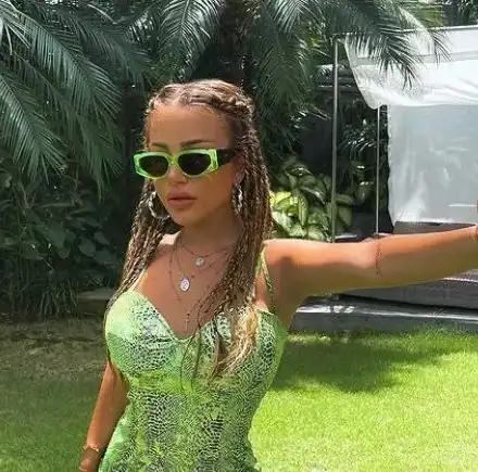 Гери-Никол НАДУ устни до пръсване (Фенове я наричат Яката джука - ФОТО)