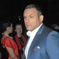 Юксел Кадриев издава първа стихосбирка, посвещавал стихове на всяка своя жена