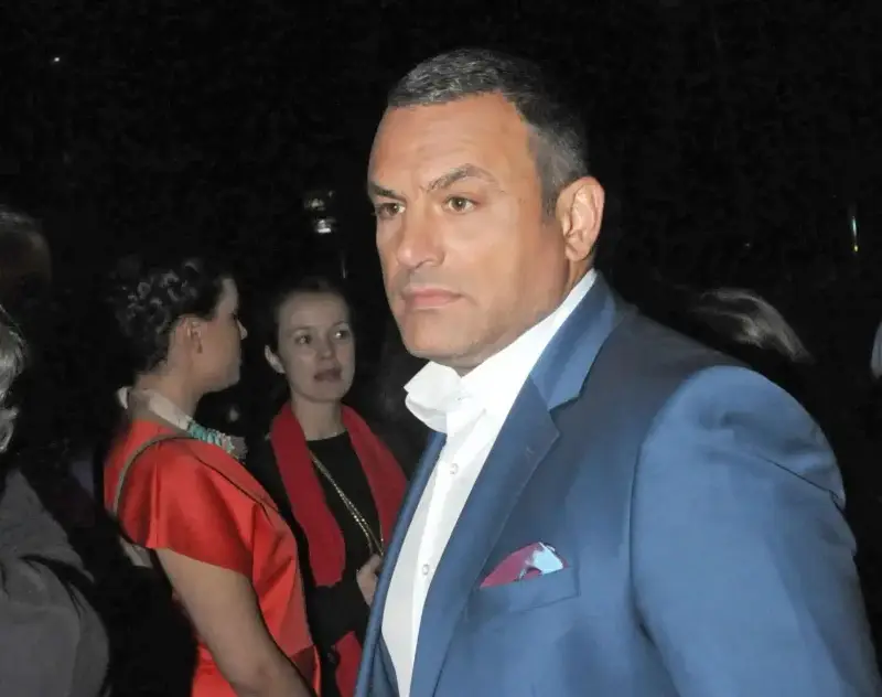 Юксел Кадриев издава първа стихосбирка, посвещавал стихове на всяка своя жена