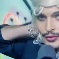 Иво Димчев пее по офиси