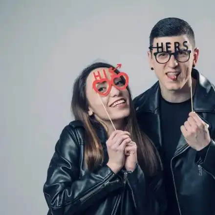 Кака Лара става тъща, дъщеря й се сгоди за колега-актьор