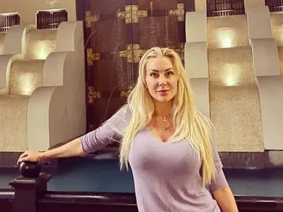 КЛАСА!? Антония Петрова шляпа по джапанки на гала вечеря в Дубай! (СНИМКИ)